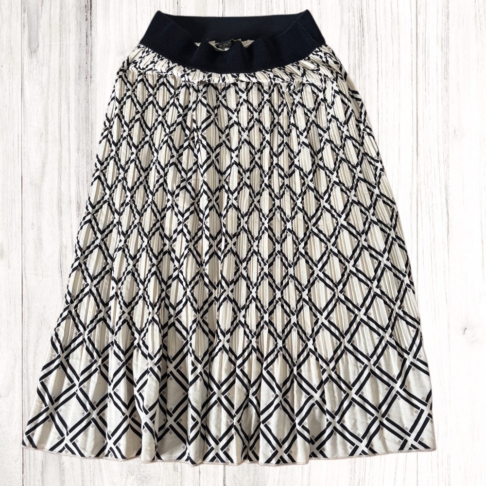 Metro Wear Black And Off White Patterned Midi Skirt Size M